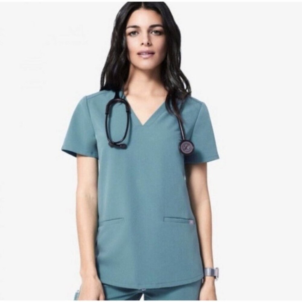 Figs Scrubs Casma 3 Pocket Scrub Top in Hydrogreen Limited Edition Size Medium